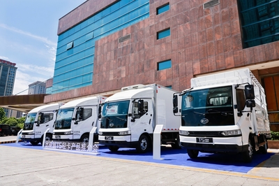 合肥批物流車(chē)綠色煥新引領(lǐng)新能源變革 城市配送再添清潔動(dòng)力。